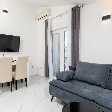 Zen Mastrinka Apartment *