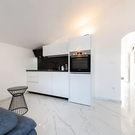 Zen Mastrinka Apartment