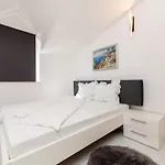 Zen Mastrinka Apartment *