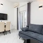 Zen Mastrinka Apartment *