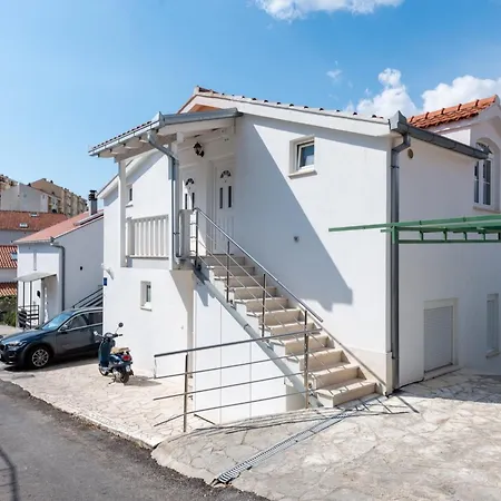 Zen Mastrinka Apartment
