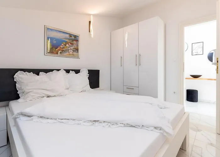 Zen Mastrinka *